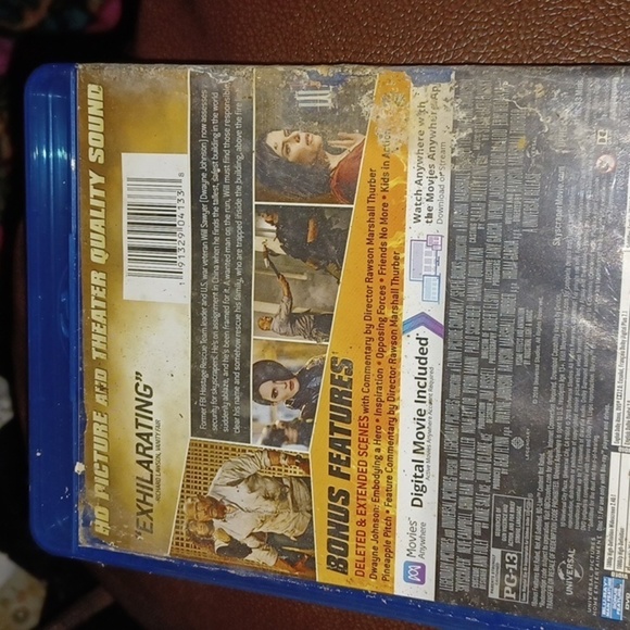 Dwayne Johnson SKYSCRAPER - Picture 4 of 6